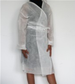Kimono polypropylène non tissé noir ou blanc L 50 unité